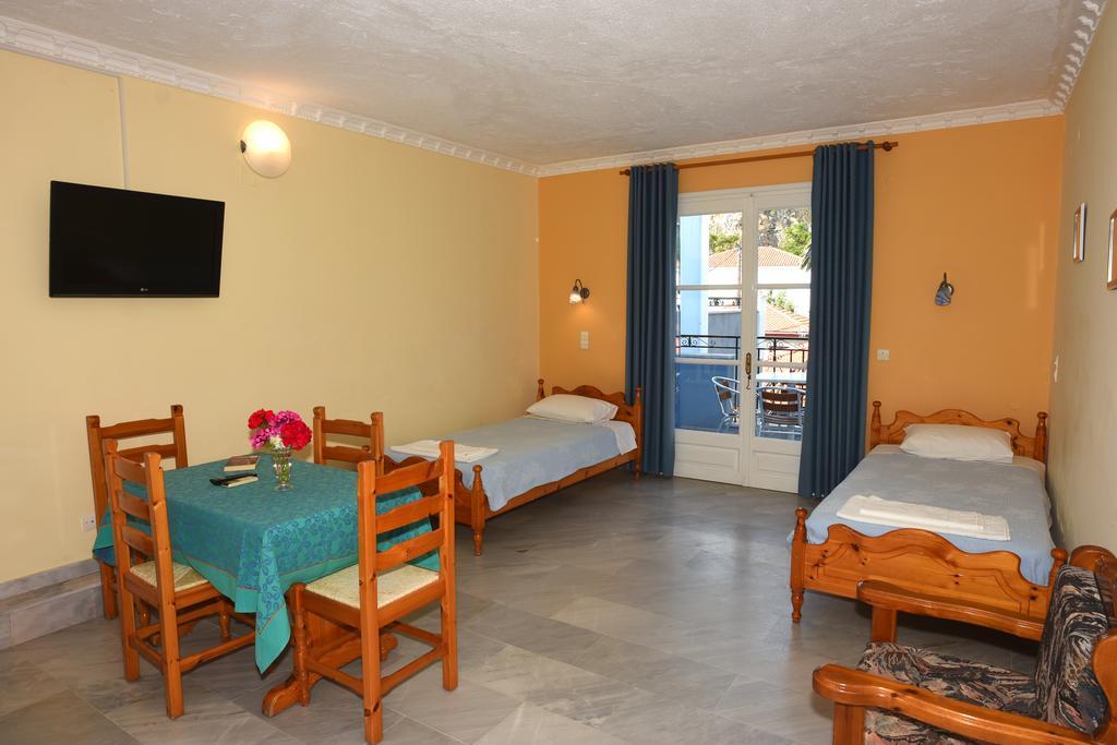 Blue Sky Hotel - Petra - Lesvos - Greece Extérieur photo